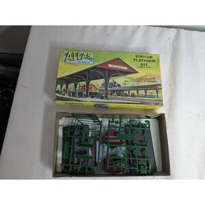 Vintage Atlas HO scale railroad train model Station Platform kit #707 locomotive